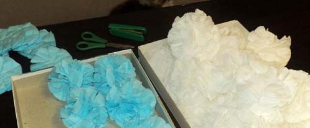 Елочные украшения и аксессуары. Как сделать конфету из бумаги для декора праздника Игрушки из конфет на елку