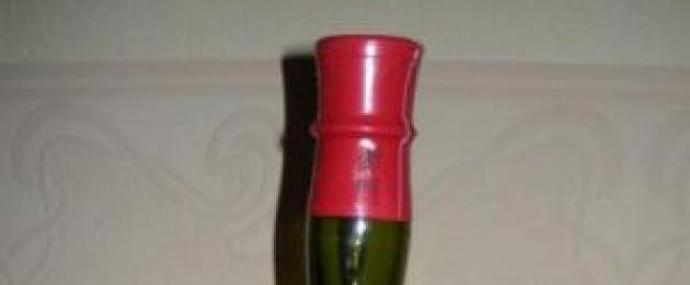Бутылка декорированная яичной скорлупой. Декор бутылки яичной скорлупой, нитками, шпагатом, лентами и другими материалами